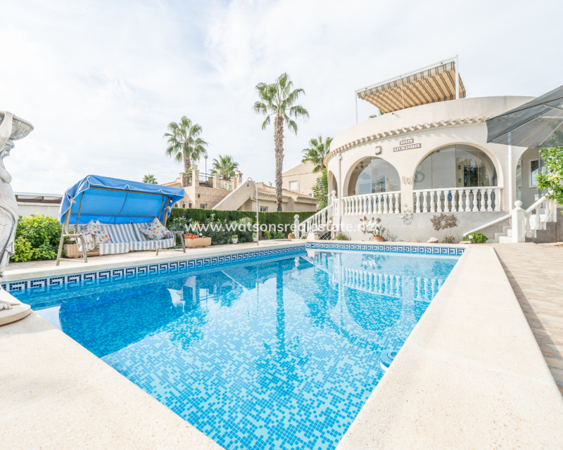 Resale - Freistendhe Villa - Urb. La Marina
