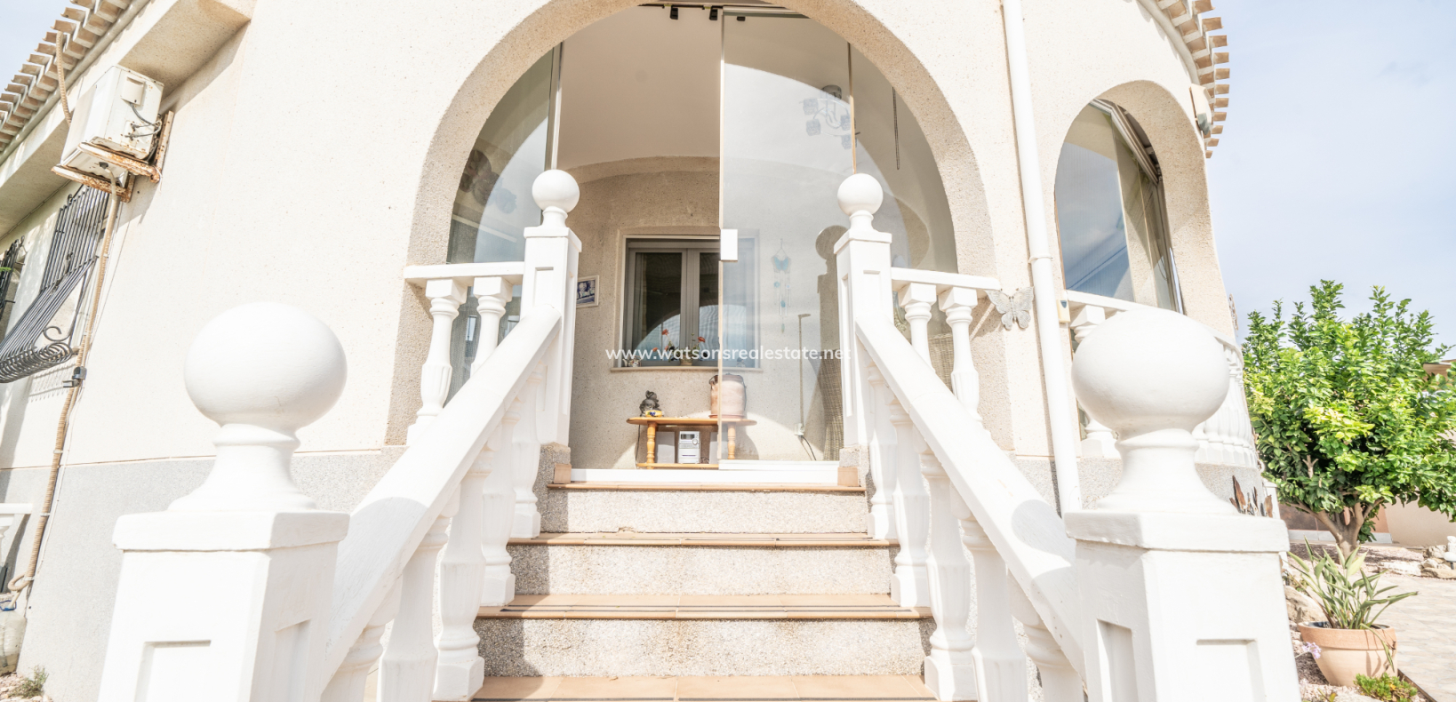 Resale - Freistendhe Villa - Urb. La Marina