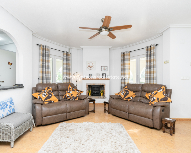 Resale - Freistendhe Villa - Urb. La Marina