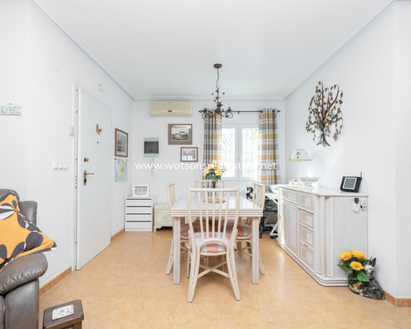 Resale - Freistendhe Villa - Urb. La Marina