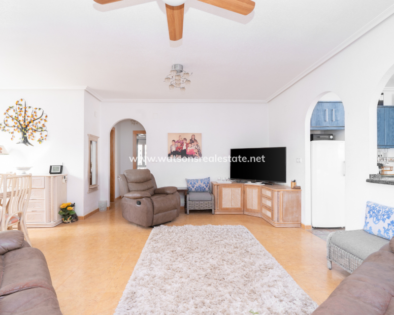 Resale - Freistendhe Villa - Urb. La Marina