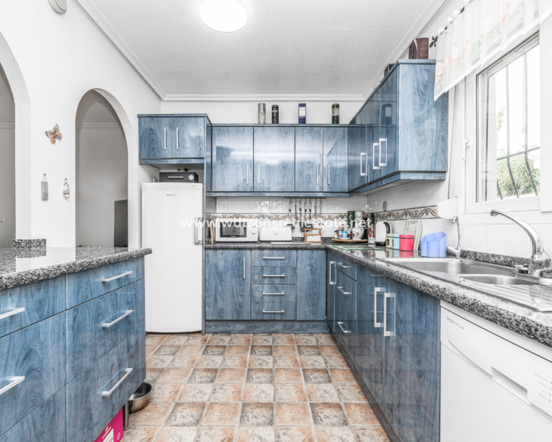Resale - Freistendhe Villa - Urb. La Marina