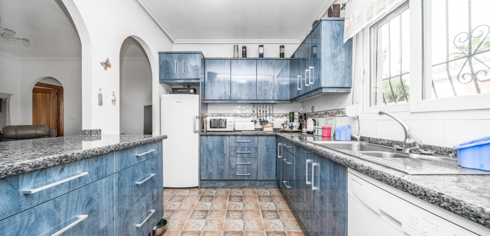 Resale - Freistendhe Villa - Urb. La Marina