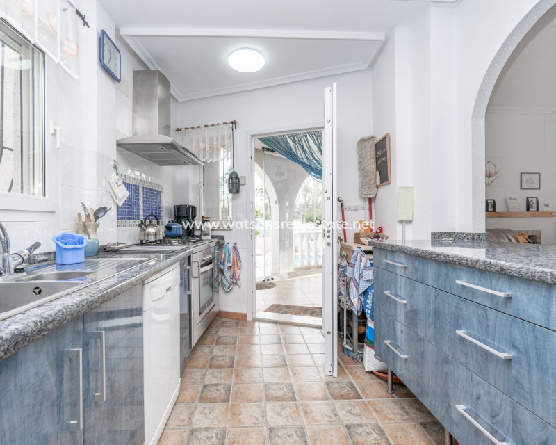 Resale - Freistendhe Villa - Urb. La Marina