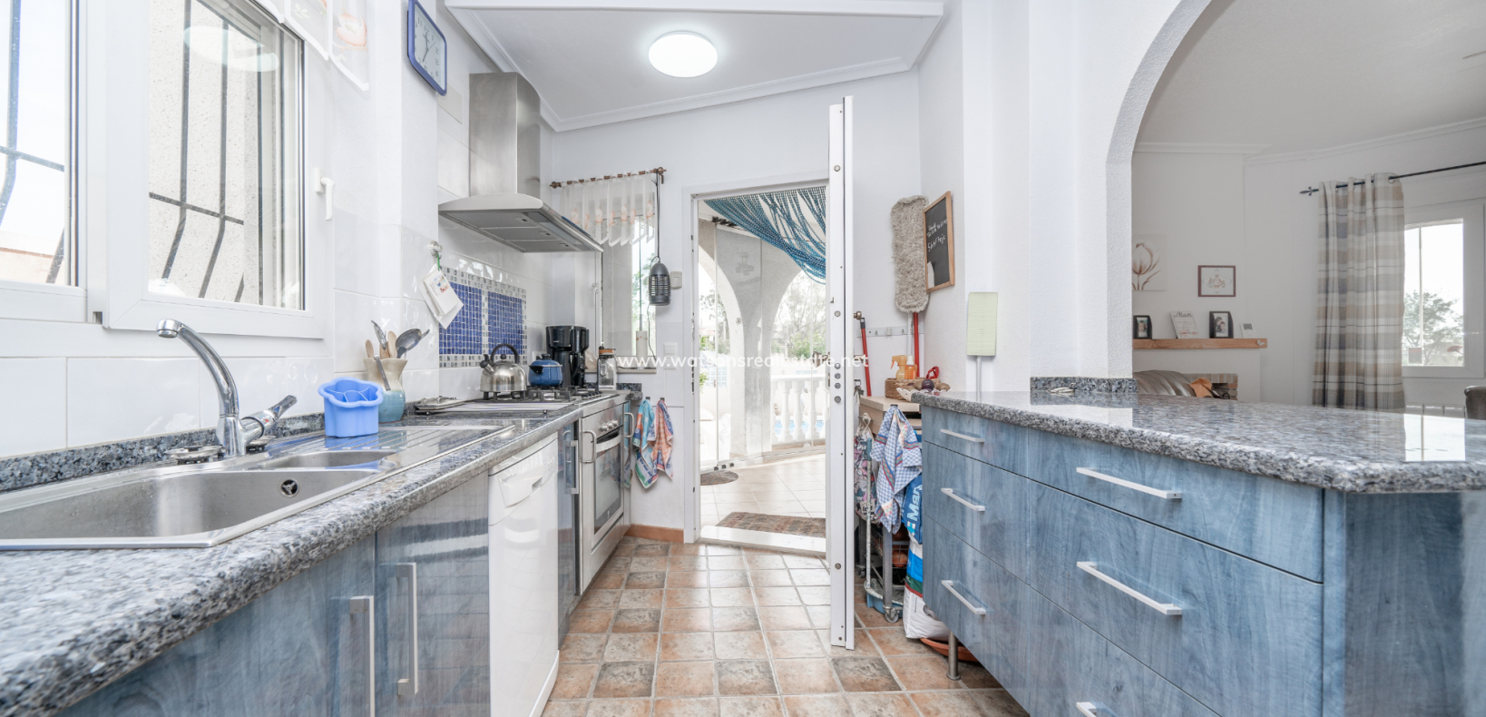 Resale - Freistendhe Villa - Urb. La Marina