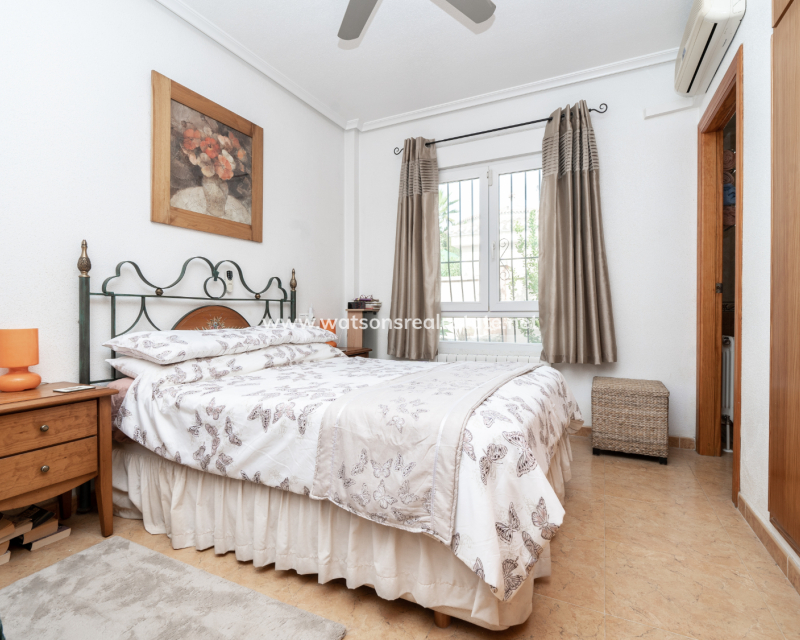 Resale - Freistendhe Villa - Urb. La Marina
