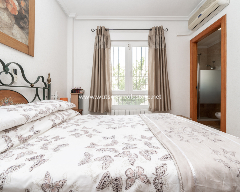 Resale - Freistendhe Villa - Urb. La Marina