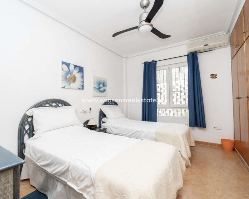 Resale - Freistendhe Villa - Urb. La Marina