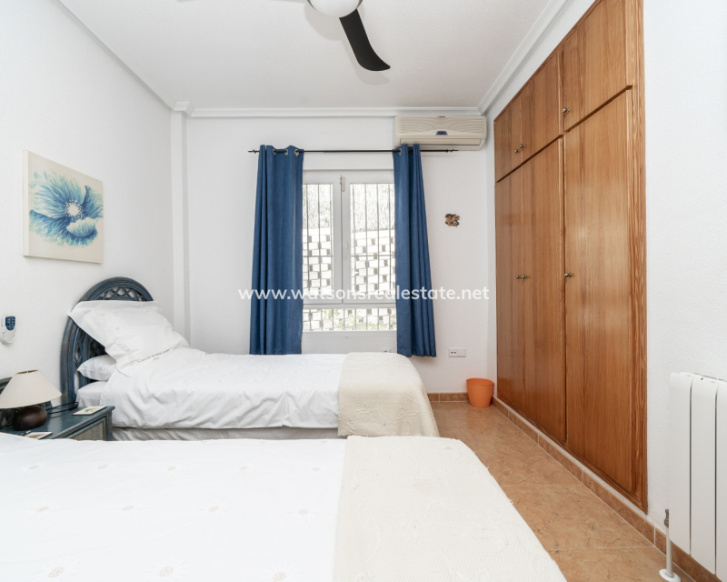 Resale - Freistendhe Villa - Urb. La Marina