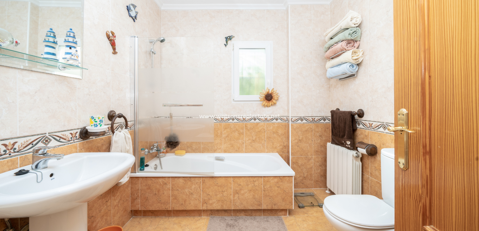 Resale - Freistendhe Villa - Urb. La Marina