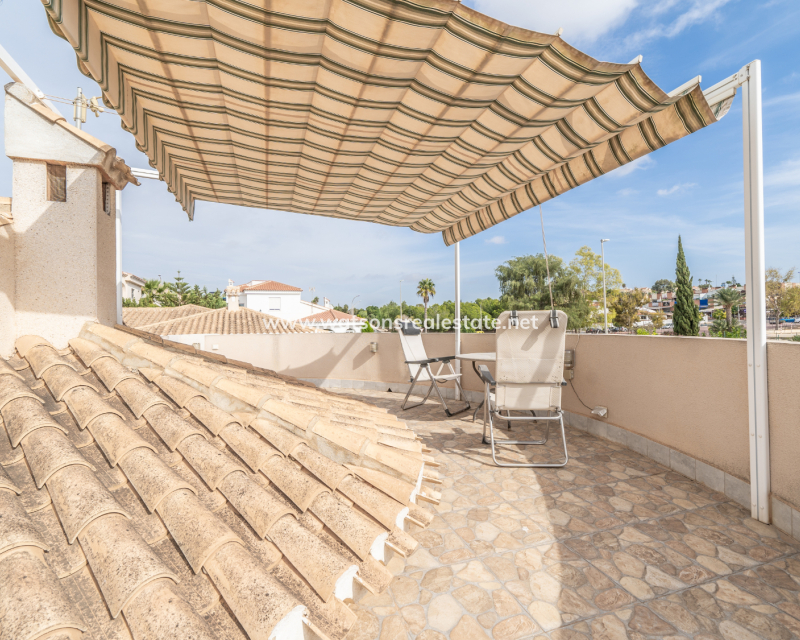 Resale - Freistendhe Villa - Urb. La Marina