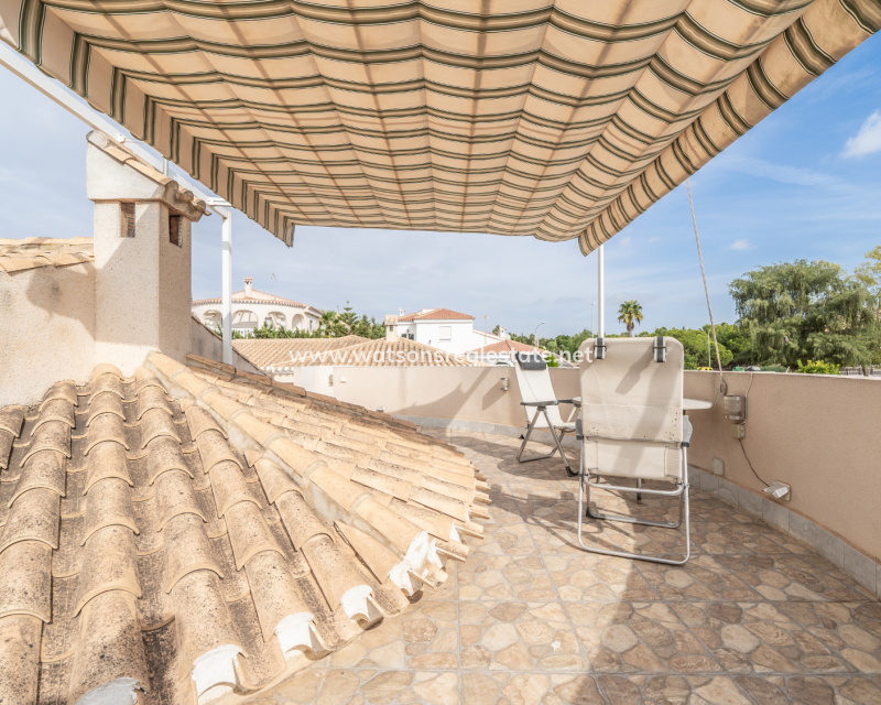 Resale - Freistendhe Villa - Urb. La Marina