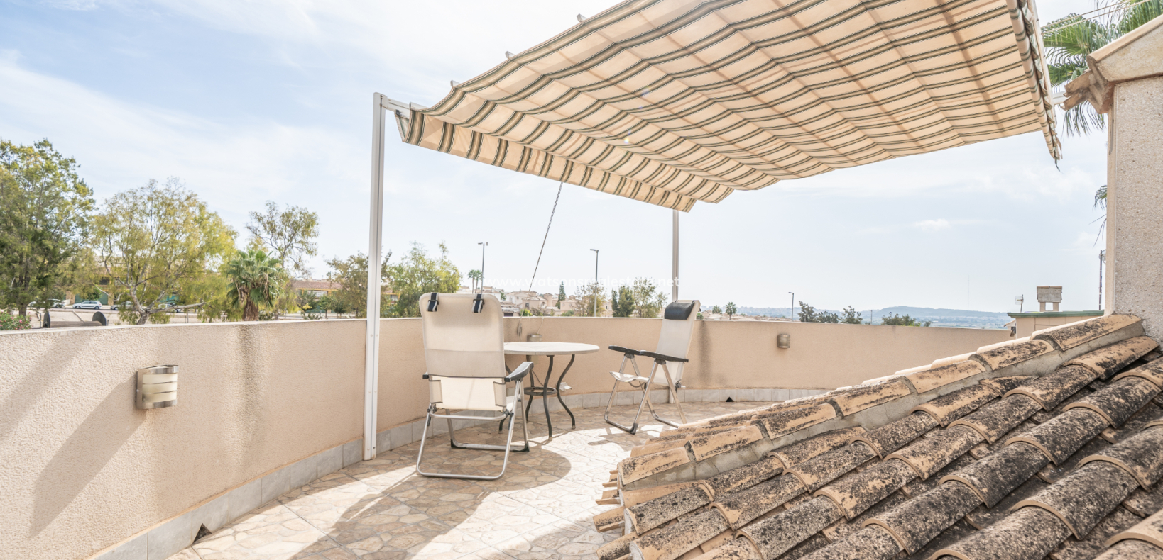 Resale - Freistendhe Villa - Urb. La Marina