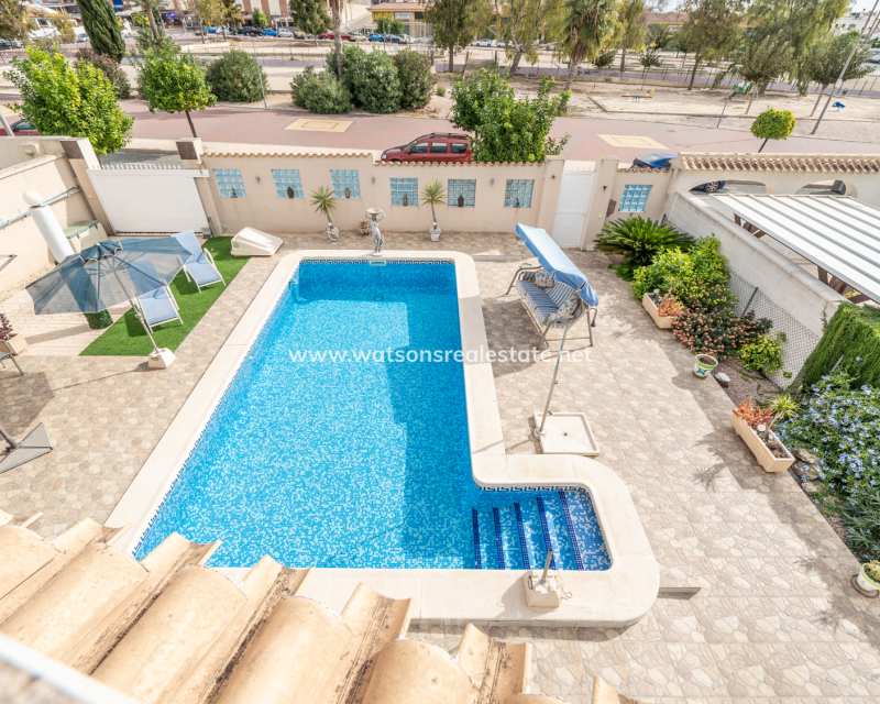 Resale - Freistendhe Villa - Urb. La Marina