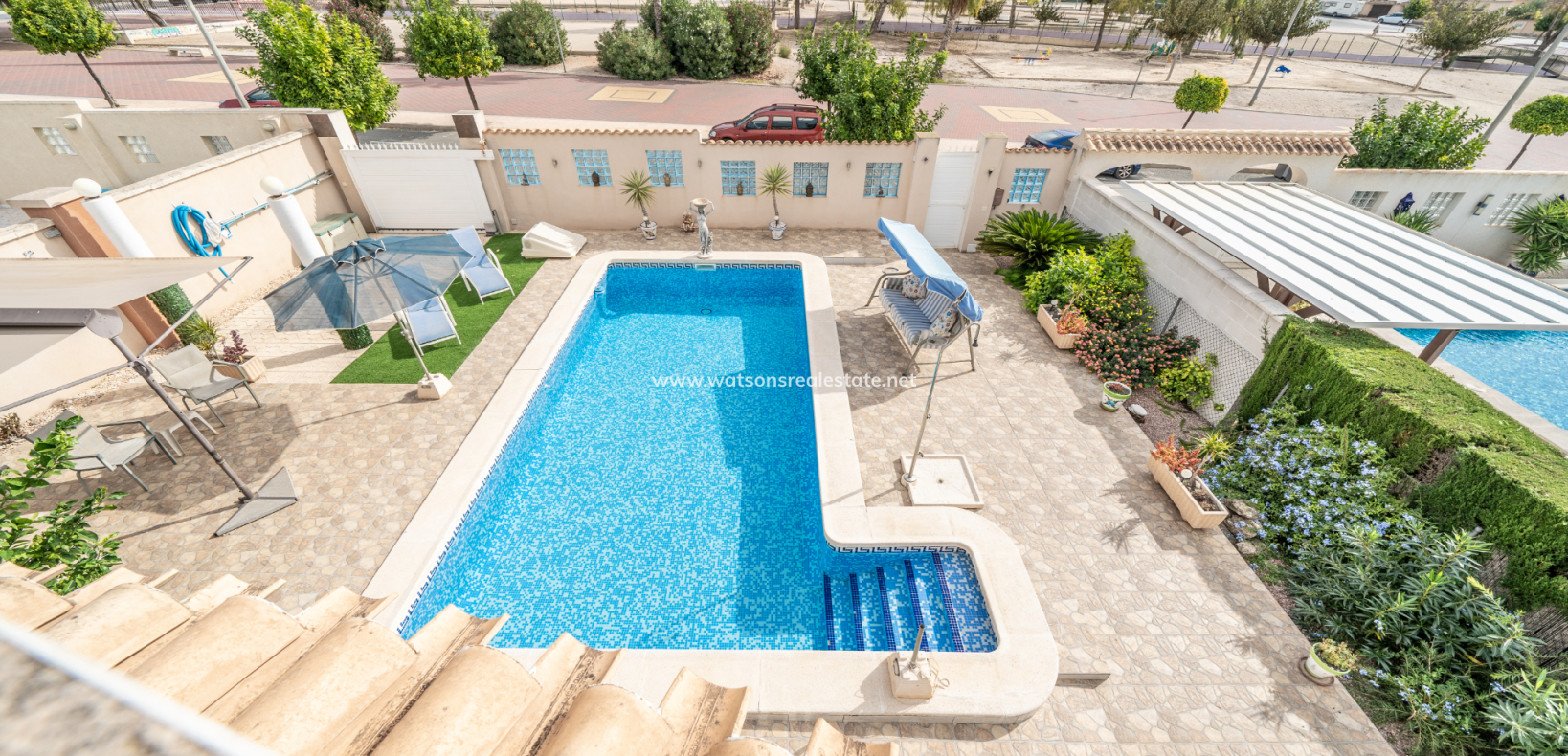 Resale - Freistendhe Villa - Urb. La Marina