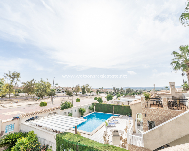Resale - Freistendhe Villa - Urb. La Marina