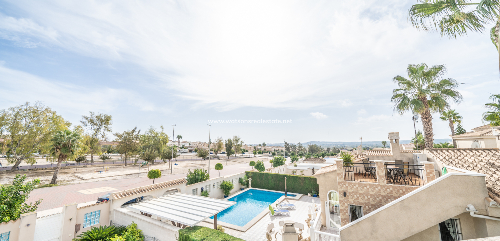 Resale - Freistendhe Villa - Urb. La Marina