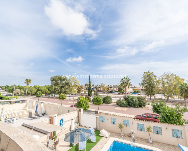 Resale - Freistendhe Villa - Urb. La Marina