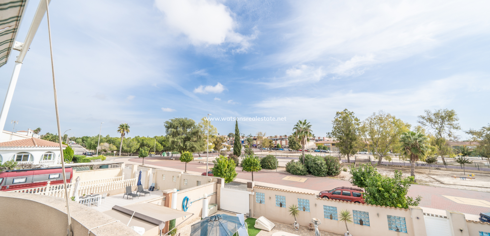Resale - Freistendhe Villa - Urb. La Marina