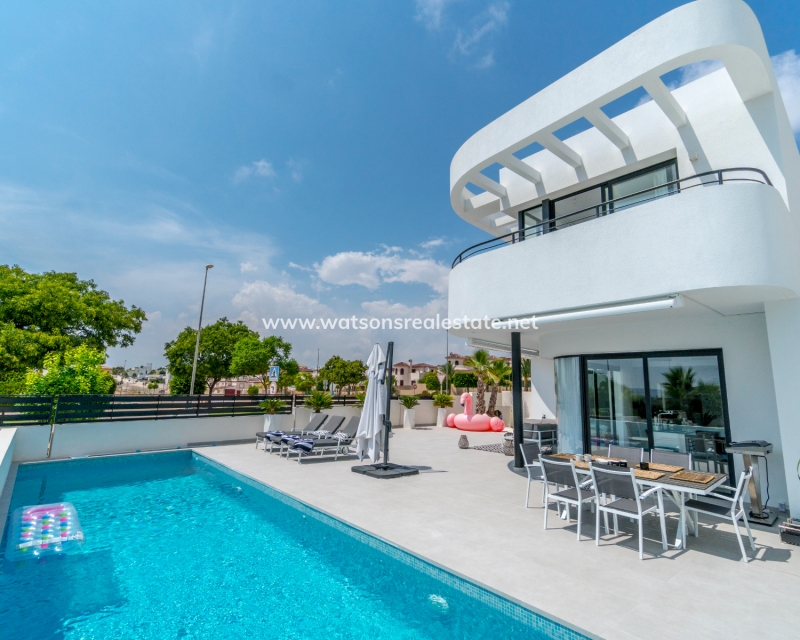 Resale - Freistendhe Villa - Urb. La Marina