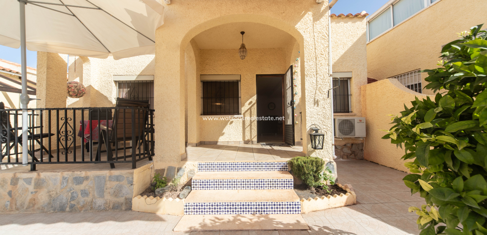 Resale - Freistendhe Villa - Urb. La Marina