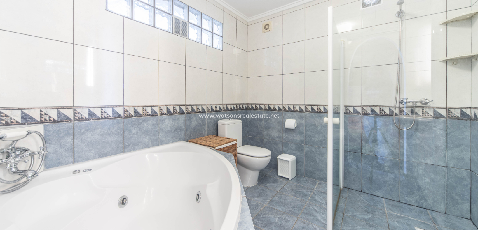 Resale - Freistendhe Villa - Urb. La Marina