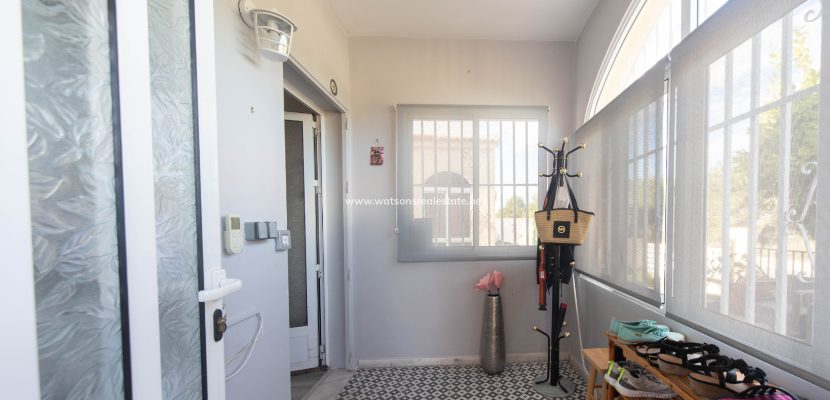 Resale - Freistendhe Villa - Urb. La Marina