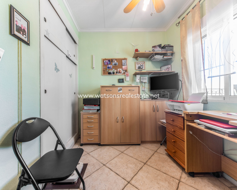 Resale - Freistendhe Villa - Urb. La Marina