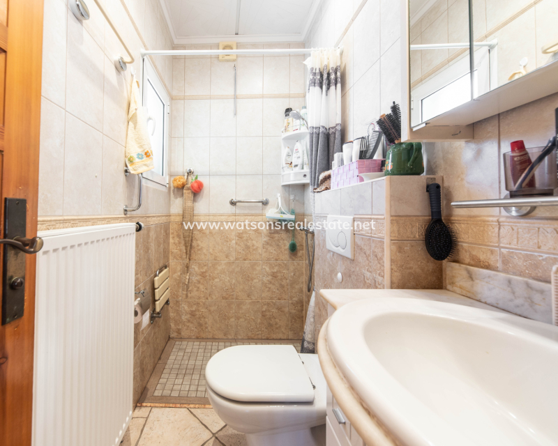 Resale - Freistendhe Villa - Urb. La Marina