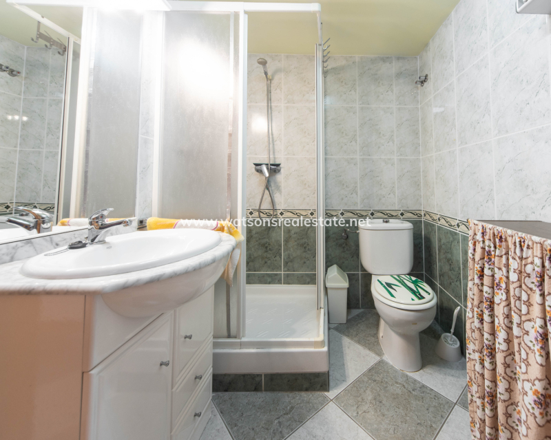 Resale - Freistendhe Villa - Urb. La Marina