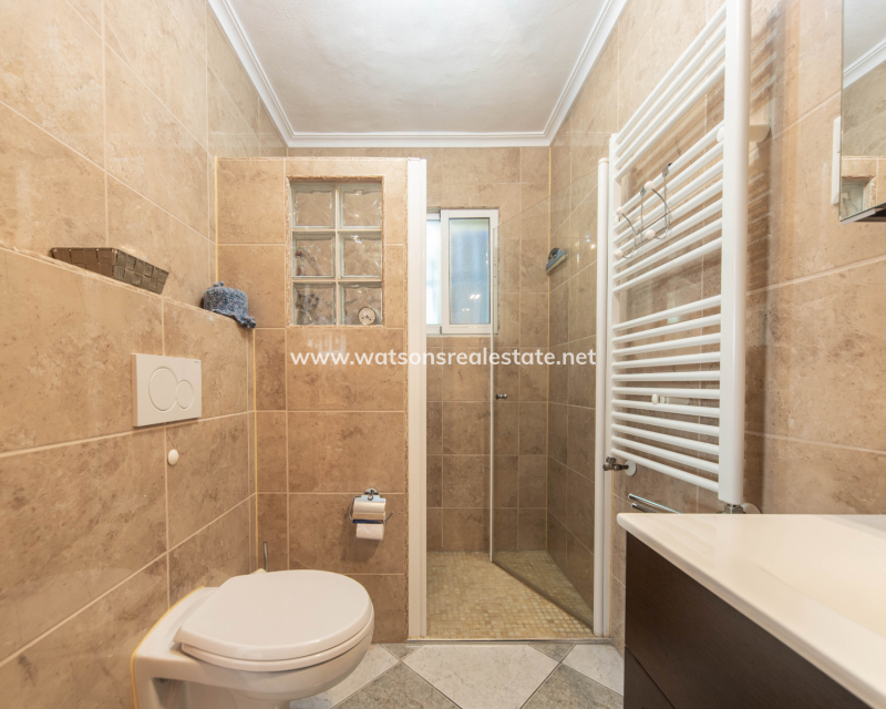 Resale - Freistendhe Villa - Urb. La Marina