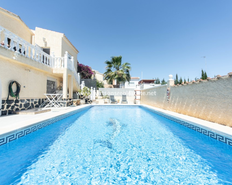 Resale - Freistendhe Villa - Urb. La Marina