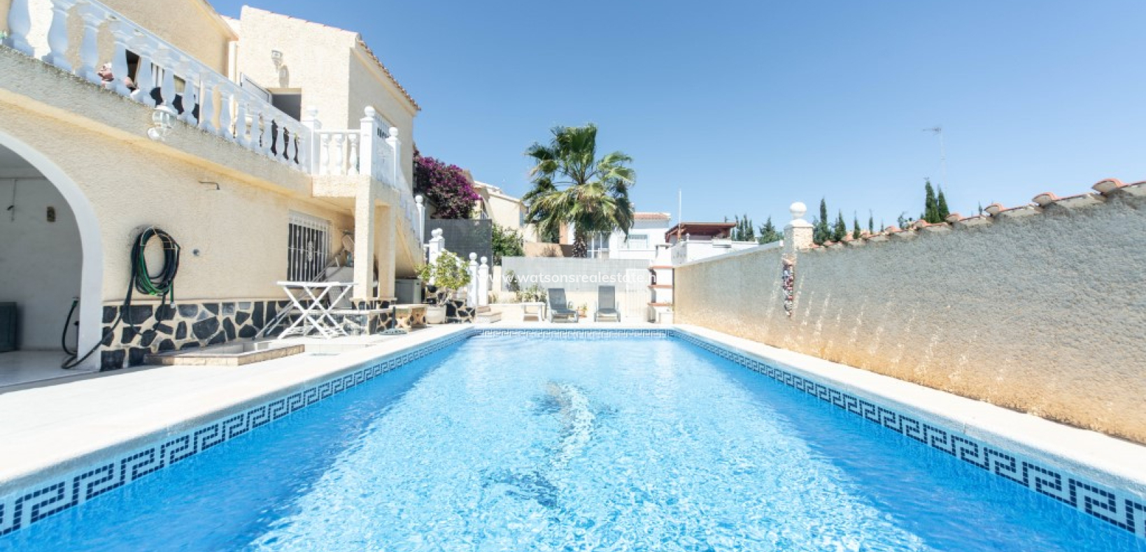 Resale - Freistendhe Villa - Urb. La Marina