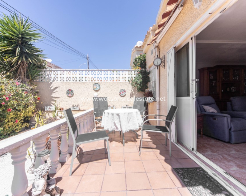Resale - Freistendhe Villa - Urb. La Marina