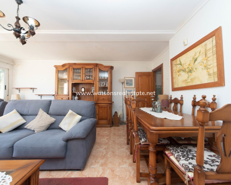 Resale - Freistendhe Villa - Urb. La Marina
