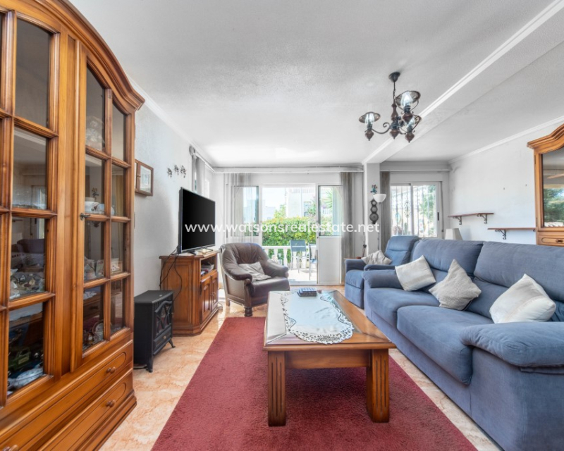Resale - Freistendhe Villa - Urb. La Marina