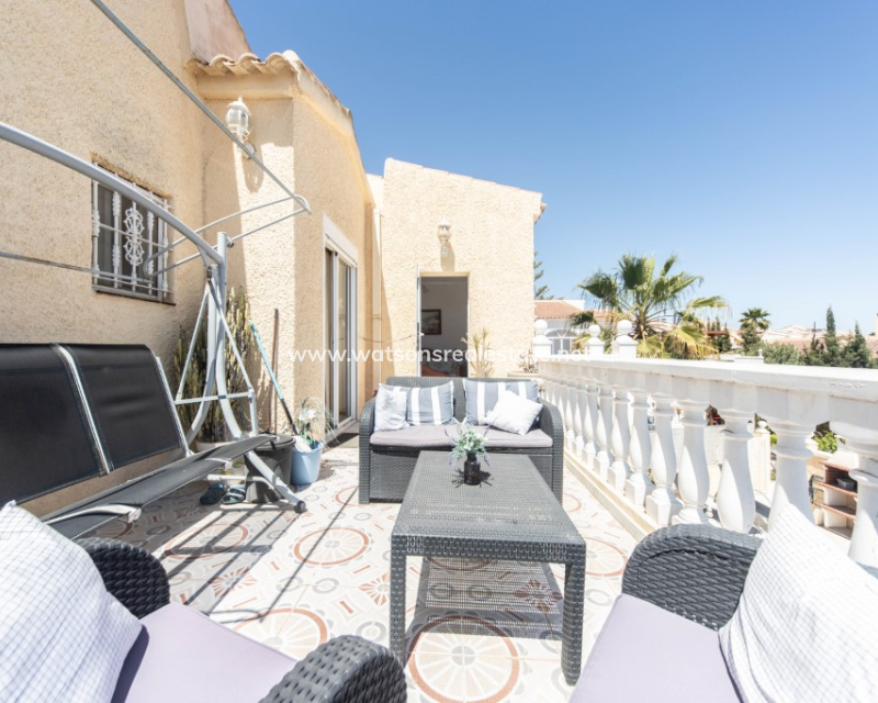 Resale - Freistendhe Villa - Urb. La Marina