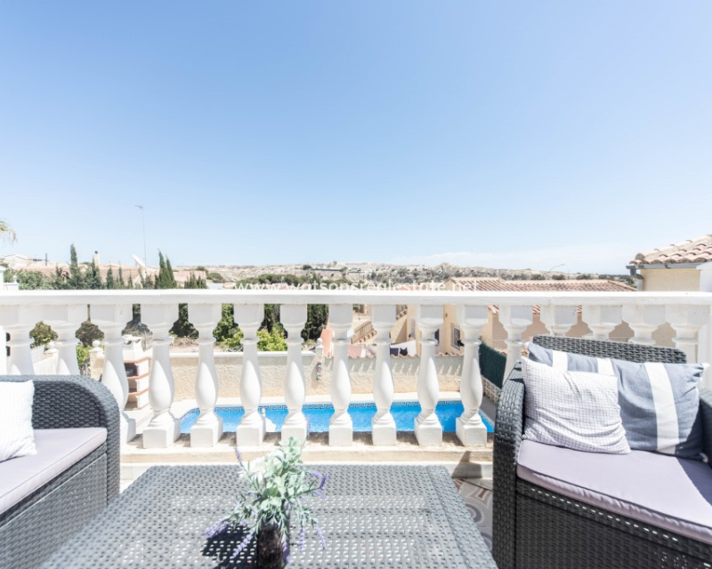 Resale - Freistendhe Villa - Urb. La Marina