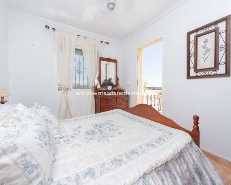 Resale - Freistendhe Villa - Urb. La Marina