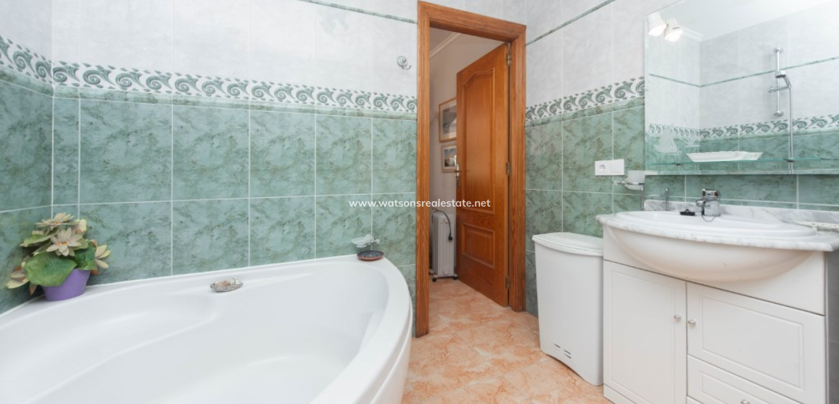 Resale - Freistendhe Villa - Urb. La Marina