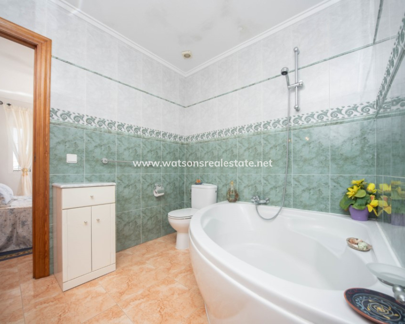 Resale - Freistendhe Villa - Urb. La Marina