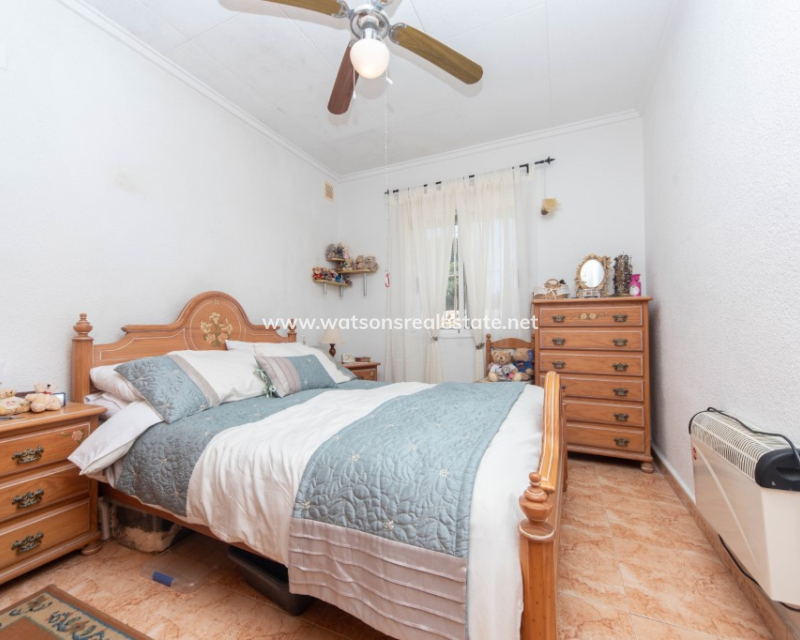 Resale - Freistendhe Villa - Urb. La Marina