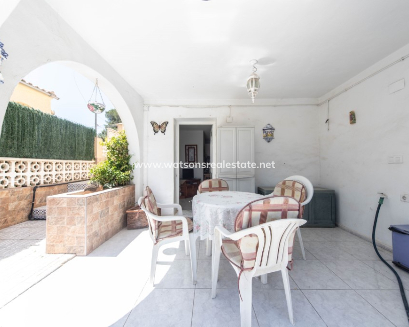 Resale - Freistendhe Villa - Urb. La Marina