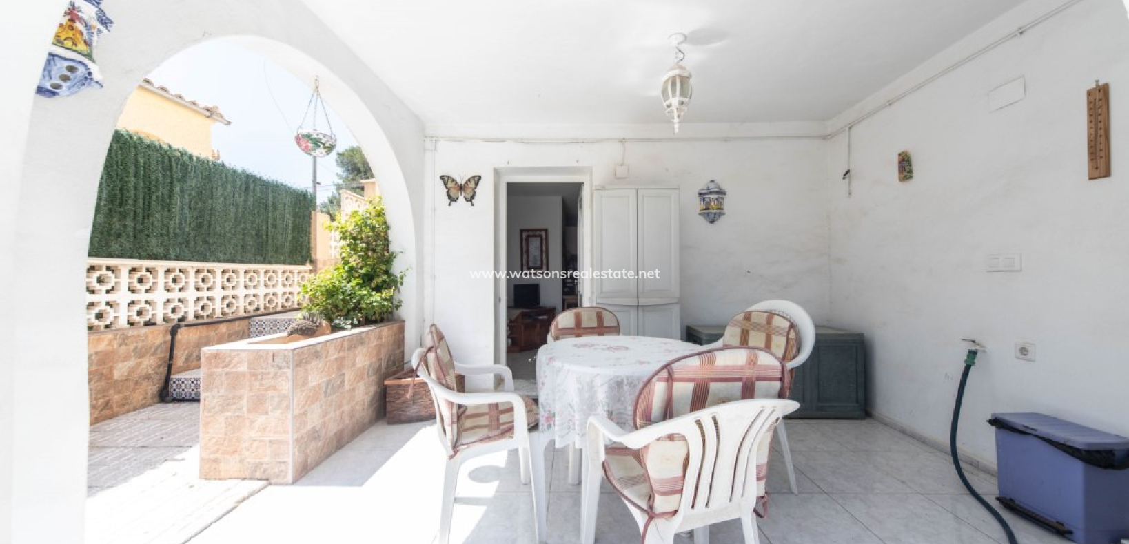 Resale - Freistendhe Villa - Urb. La Marina
