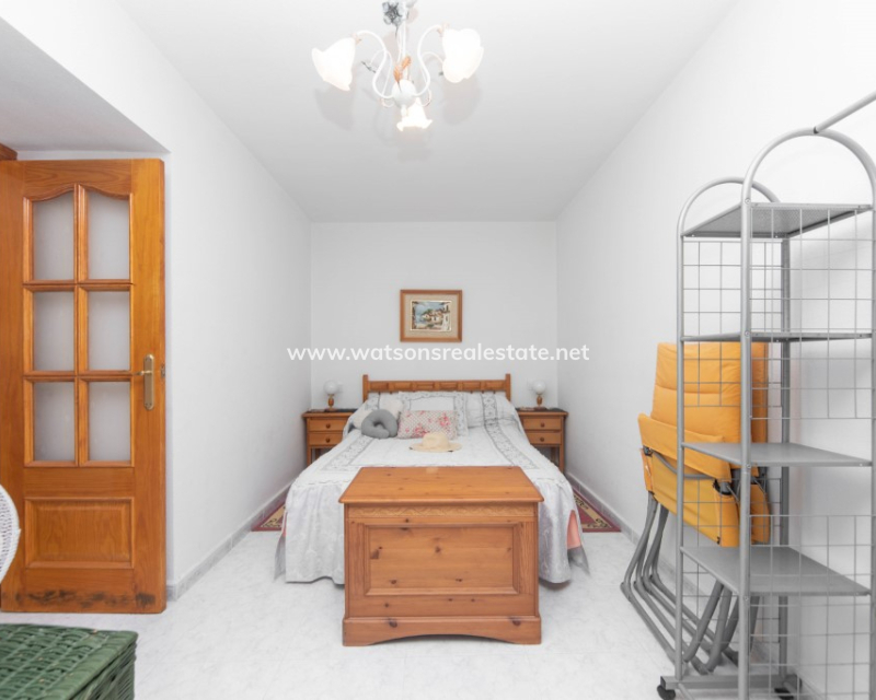 Resale - Freistendhe Villa - Urb. La Marina