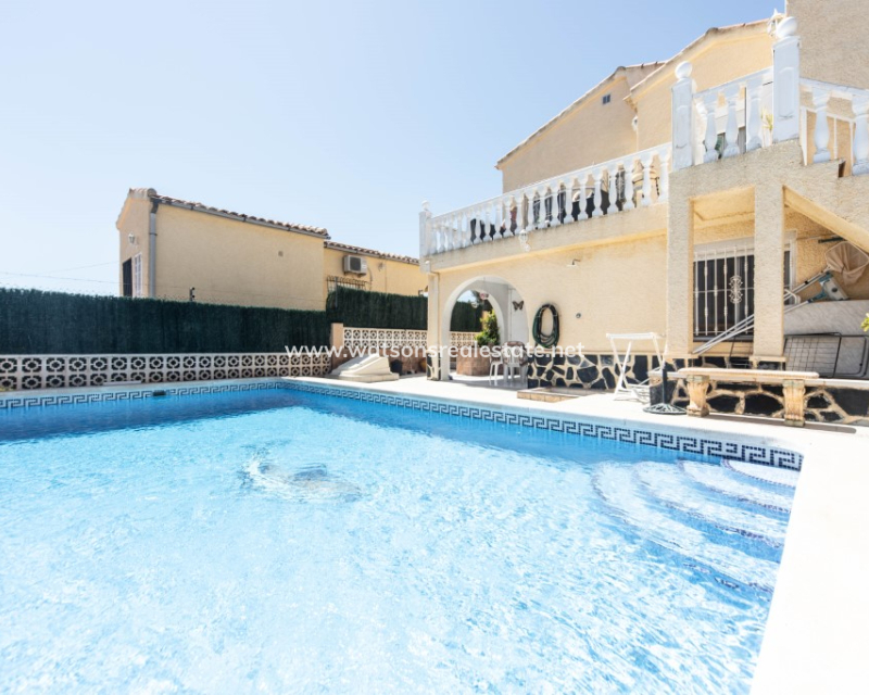 Resale - Freistendhe Villa - Urb. La Marina