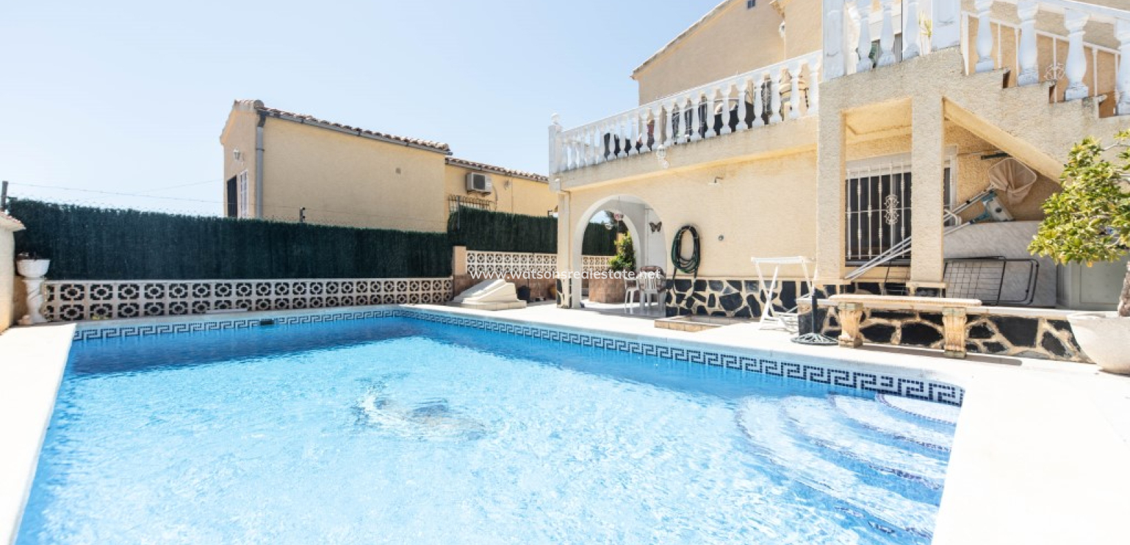 Resale - Freistendhe Villa - Urb. La Marina
