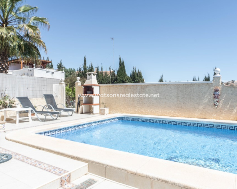 Resale - Freistendhe Villa - Urb. La Marina