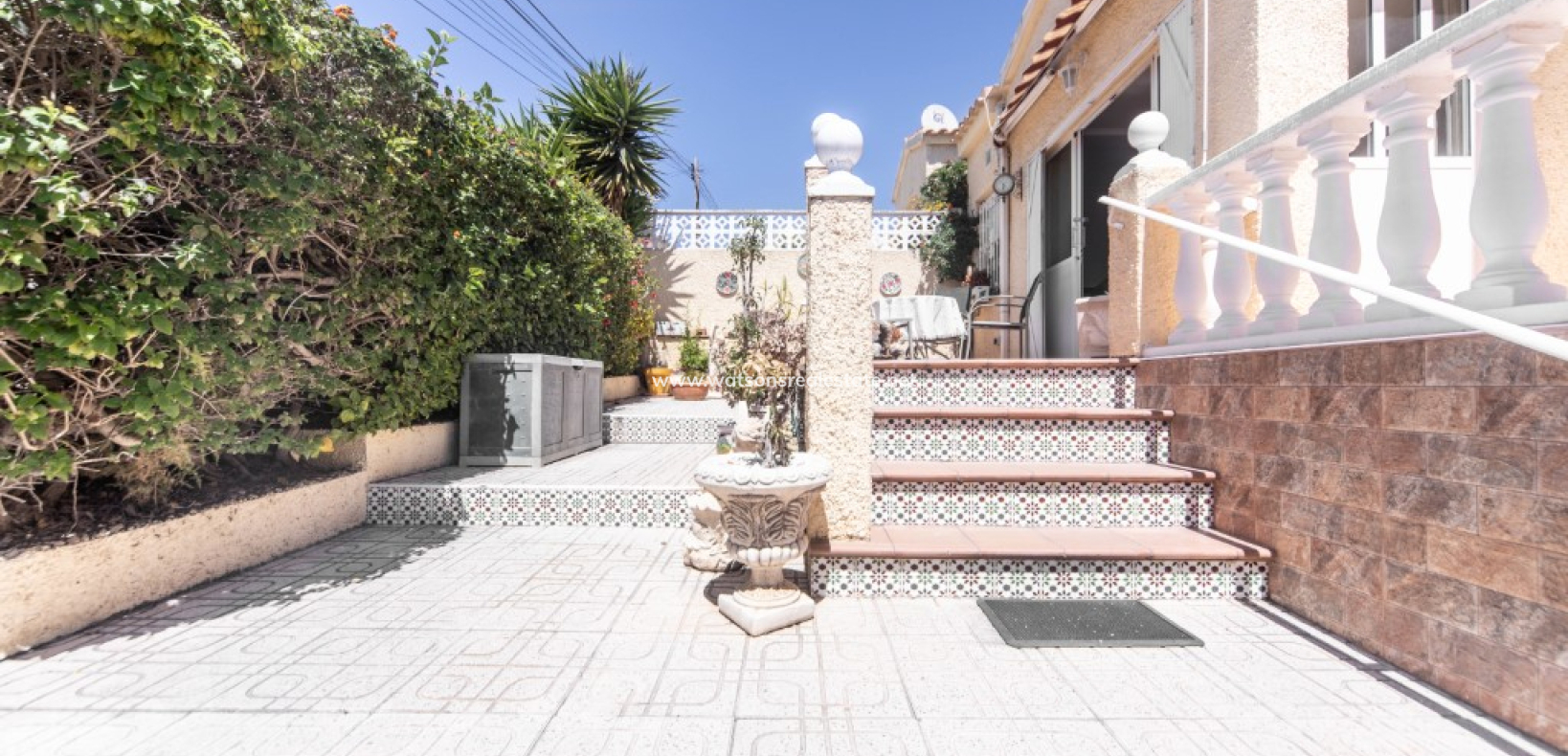 Resale - Freistendhe Villa - Urb. La Marina
