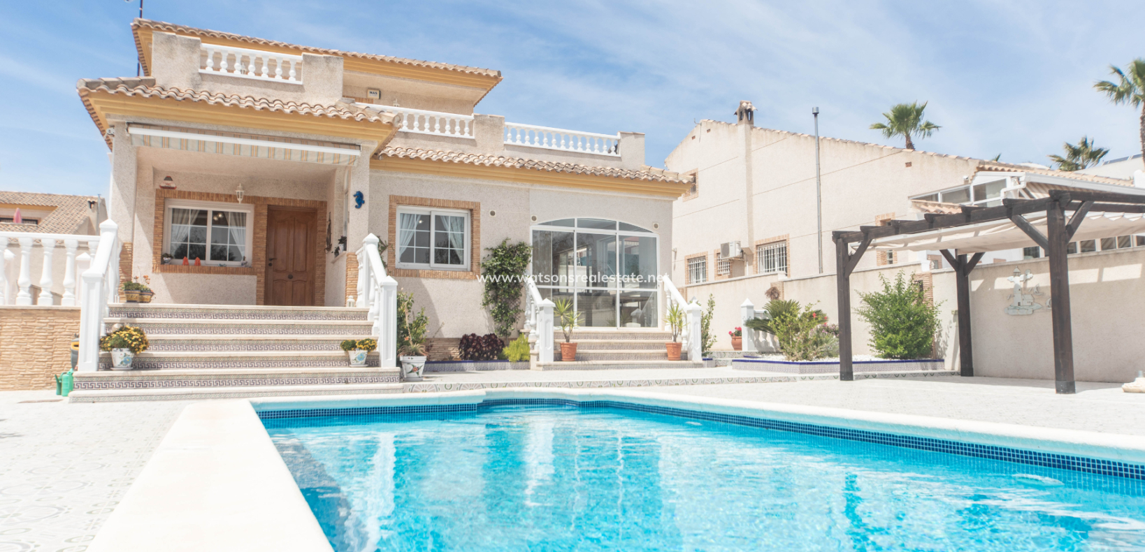 Resale - Freistendhe Villa - Urb. La Marina